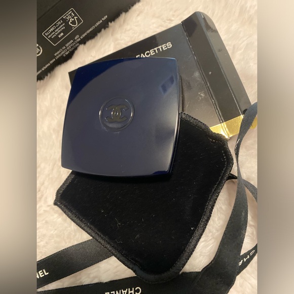 New Authentic Chanel Collection of 3 Essential Brushes, Compact, & Nail File. - Picture 6 of 7